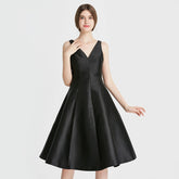 Black Retro Pleated V-neck Dress - FashionByTeresa